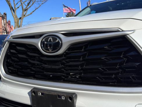 Used 2023 Toyota Highlander XLE image 10