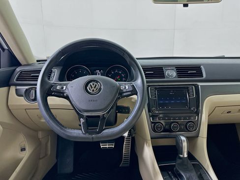 Used 2017 Volkswagen Passat 1.8T R-Line image 17