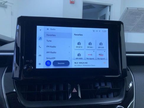 Used 2025 Toyota Corolla LE image 28