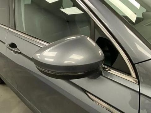 Used 2023 Volkswagen Tiguan SE AWD/4WD image 16