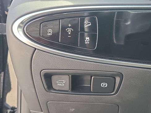 Used 2025 Genesis GV70 2.5T AWD/4WD image 21