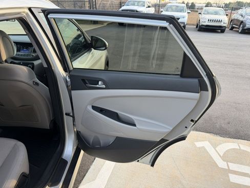 Used 2017 Hyundai Tucson SE image 12