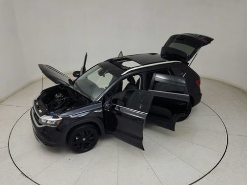 Used 2024 Volkswagen Taos SE FWD image 31