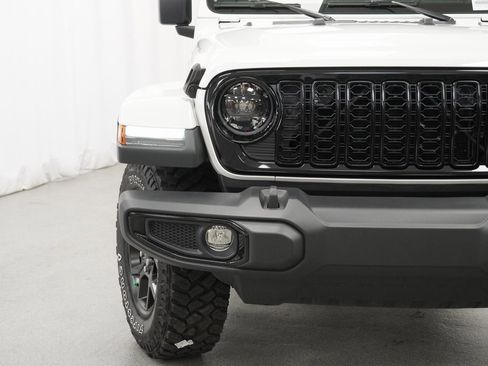 Certified 2024 Jeep Gladiator Sport image 7