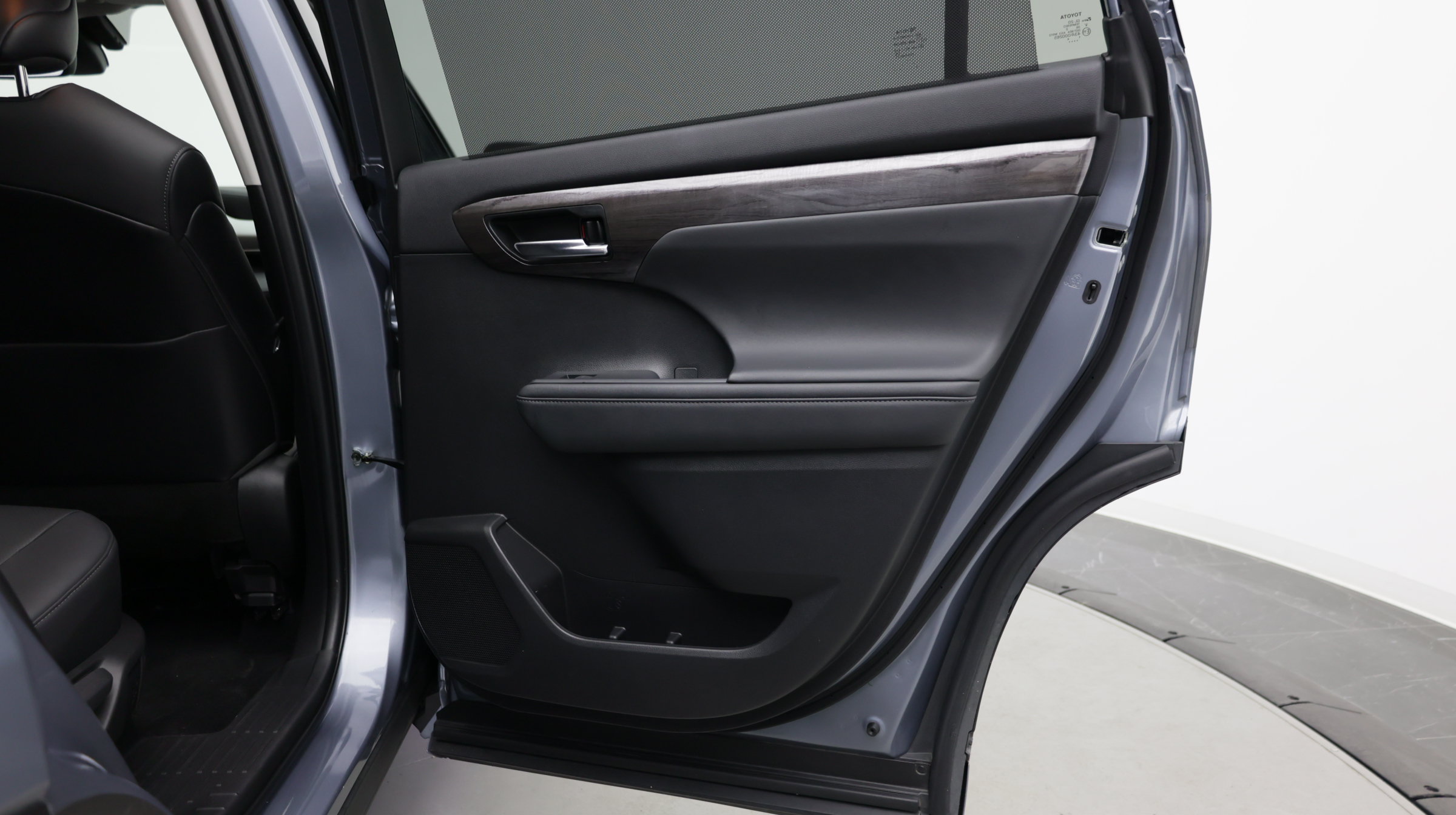 Used 2022 Toyota Highlander Platinum FWD image 39