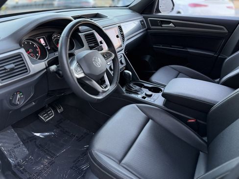 Used 2020 Volkswagen Atlas Cross Sport SE image 24