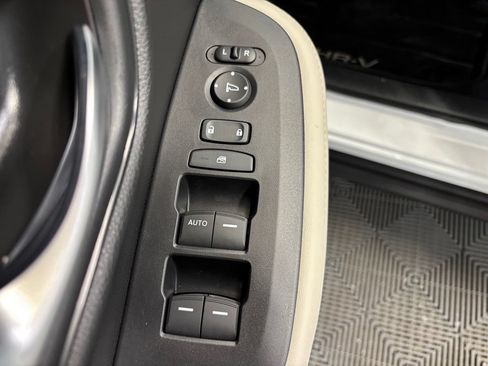 Certified 2025 Honda HR-V LX image 24