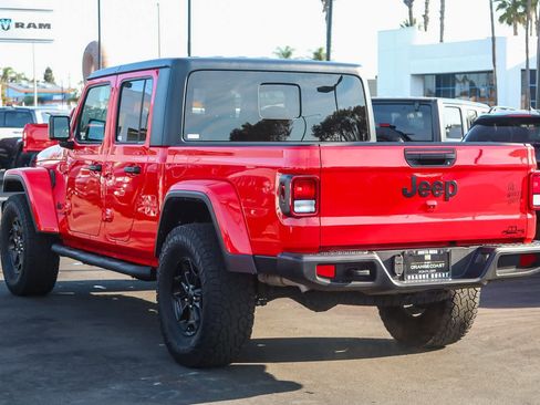 Used 2022 Jeep Gladiator Sport image 9