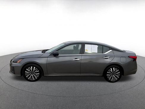 Used 2025 Nissan Altima 2.5 SV image 9