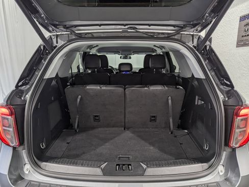 Used 2023 Ford Explorer XLT w/ Equipment Group 202A image 10