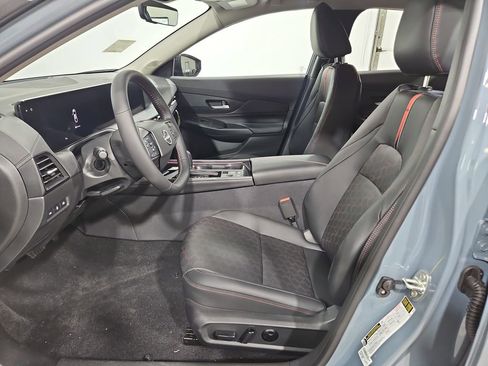 New 2026 Nissan Sentra SR w/ SR Premium Package FWD image 9