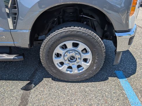 Certified 2023 Ford F250 XLT w/ FX4 Off-Road Package AWD/4WD image 9