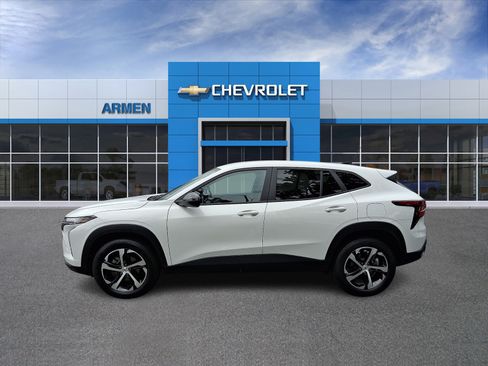 Certified 2025 Chevrolet Trax RS w/ Driver Confidence Package FWD image 8