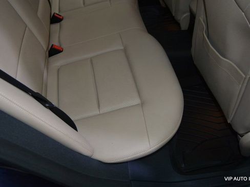 Used 2010 Mercedes-Benz E 350 4MATIC Sedan image 28