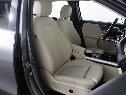 Used 2023 Mercedes-Benz GLA 250 4MATIC w/ Premium Package image 31