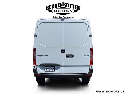 Used 2022 Mercedes-Benz Sprinter 1500 image 4