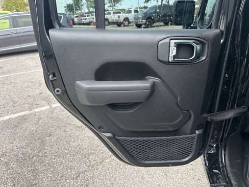 New 2025 Jeep Gladiator Sport image 38