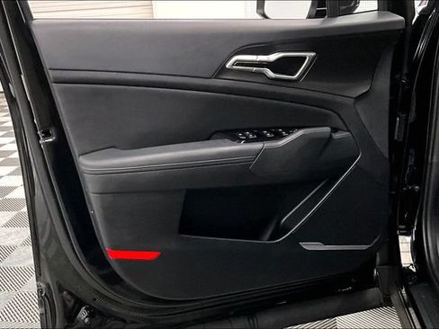Used 2025 Kia Sportage EX FWD image 18