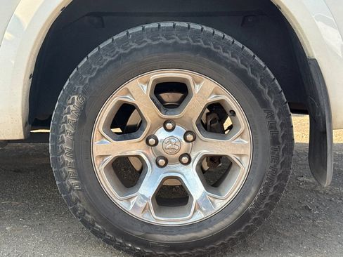 Used 2017 RAM 1500 Laramie w/ Convenience Group AWD/4WD image 3