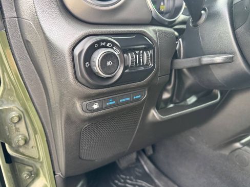 Used 2022 Jeep Wrangler Unlimited Rubicon 4xe w/ Cold Weather Group AWD/4WD image 22