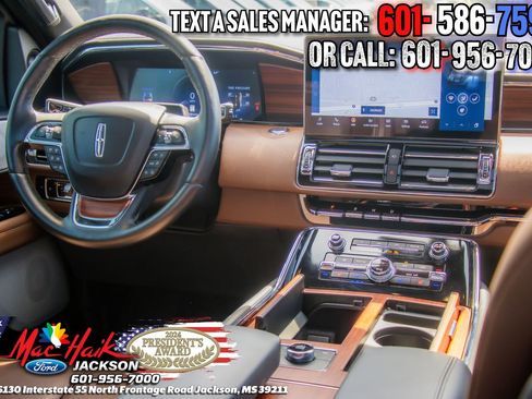 Used 2024 Lincoln Navigator Reserve AWD/4WD image 8