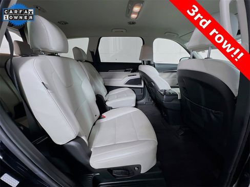 Used 2023 Kia Telluride S image 30