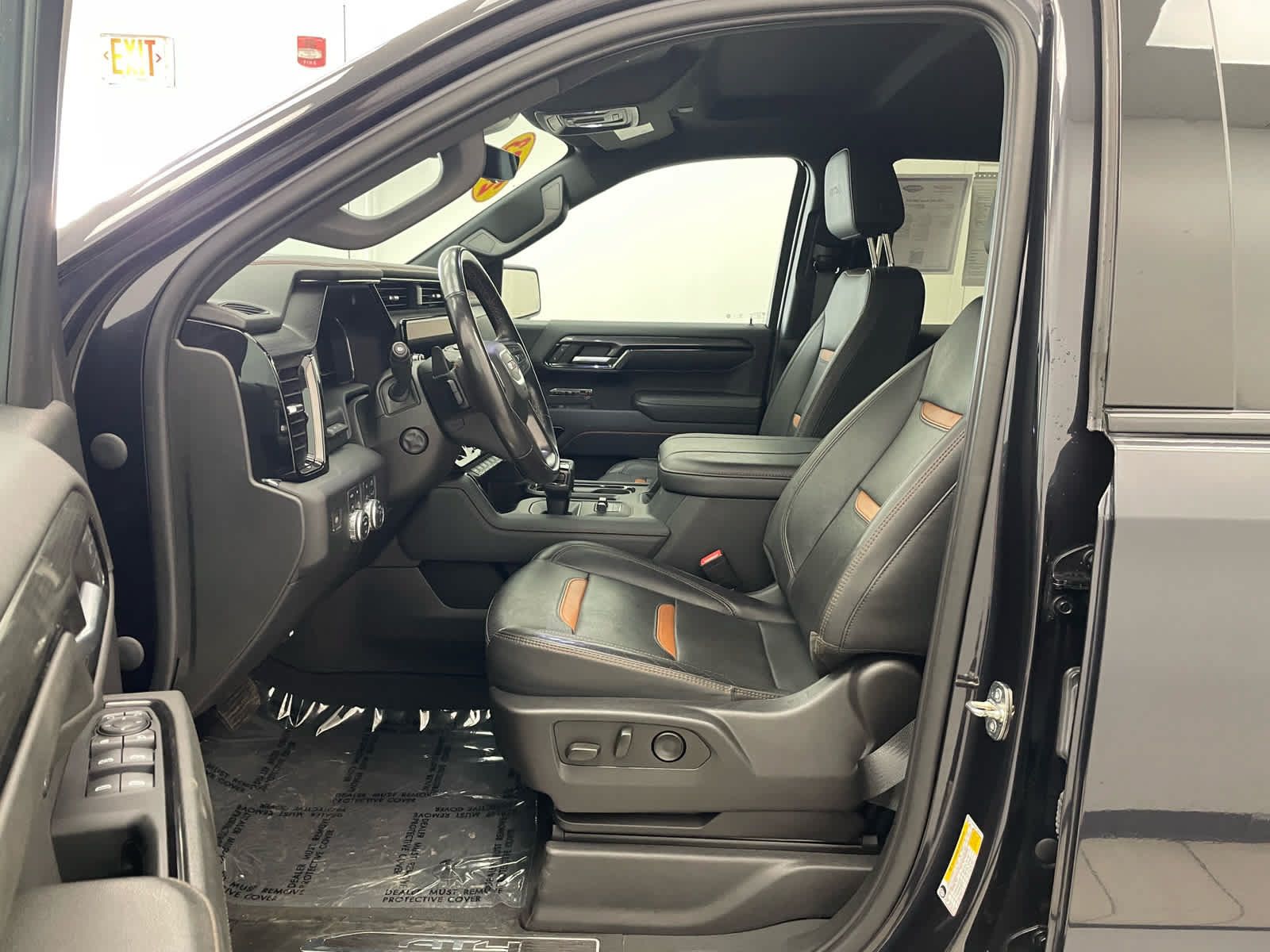 Used 2023 GMC Sierra 1500 AT4 w/ Technology Package AWD/4WD image 10