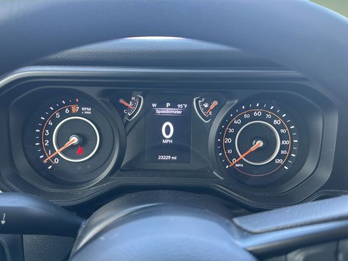 Used 2024 Jeep Gladiator Sport AWD/4WD image 14