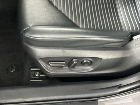 Used 2022 Toyota Camry SE image 19