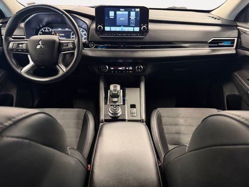 Used 2024 Mitsubishi Outlander SE FWD image 3