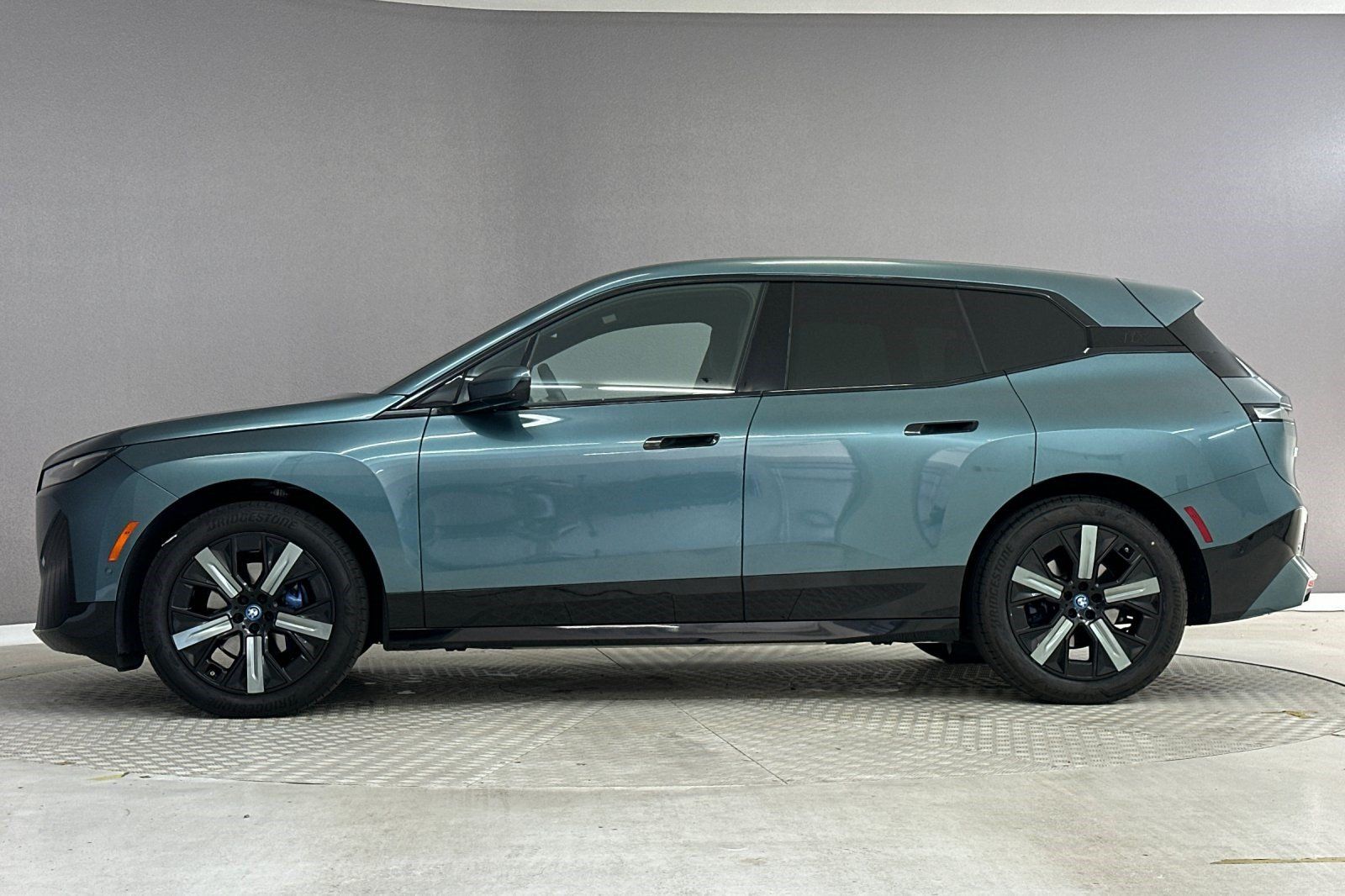 Certified 2024 BMW iX xDrive50 w/ Premium Package AWD/4WD image 2