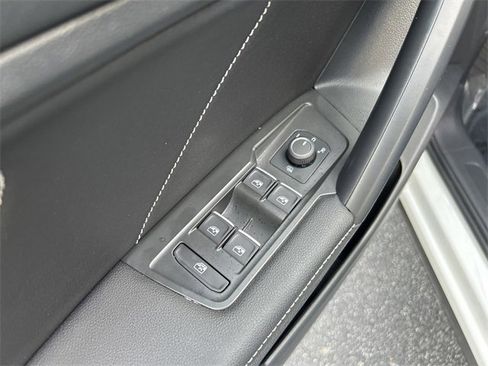 Used 2022 Volkswagen Tiguan SE image 17