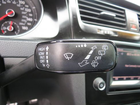 Used 2015 Volkswagen GTI SE FWD image 17