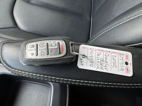 Used 2025 Chrysler Pacifica Select FWD image 22