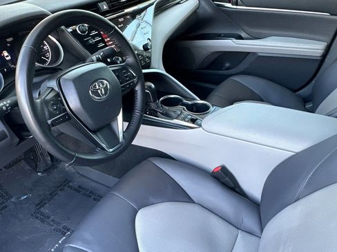 Used 2020 Toyota Camry XLE image 10