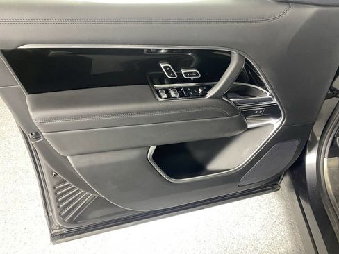 Used 2023 Land Rover Range Rover Long Wheelbase SE image 9