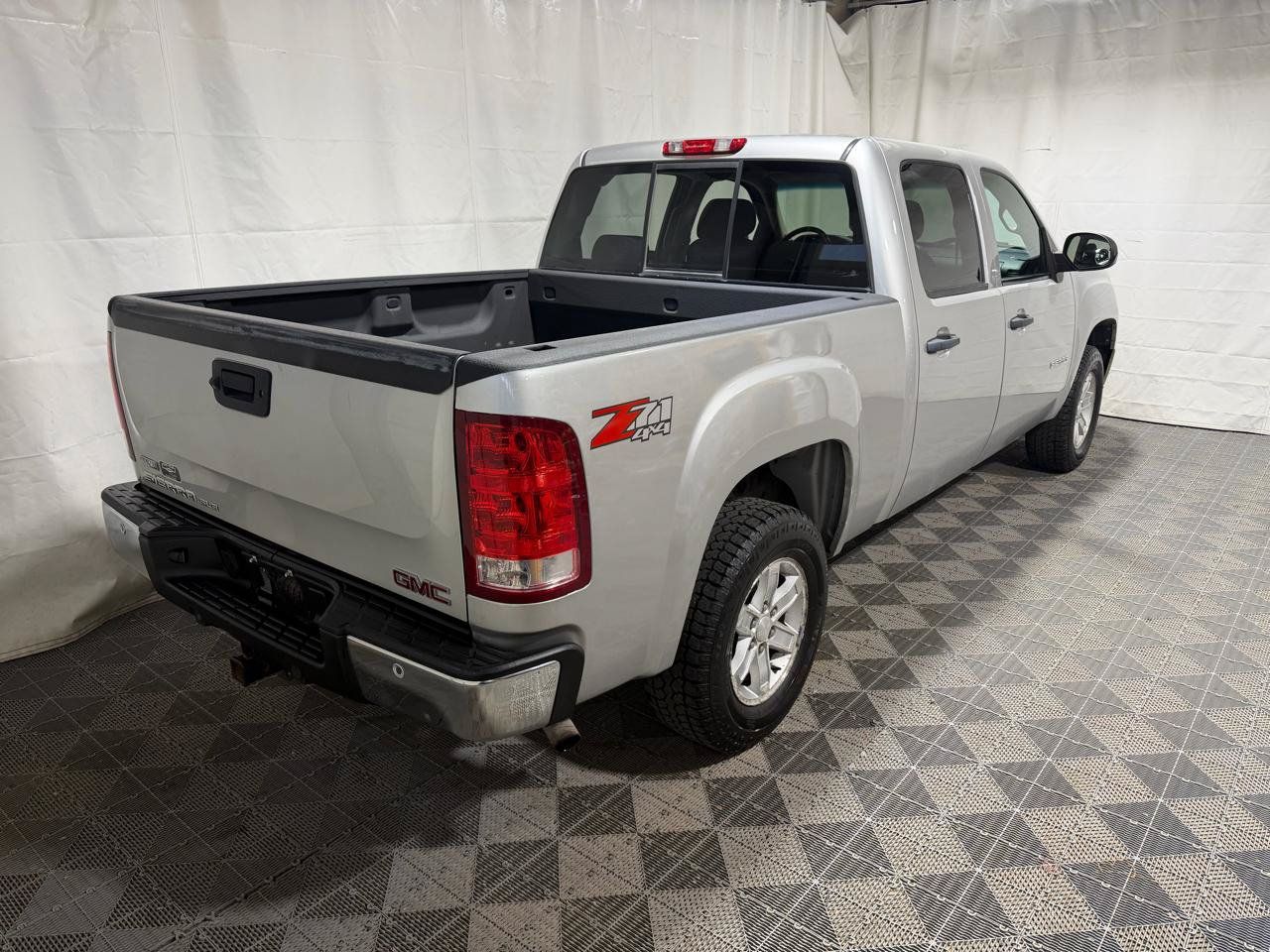 Used 2011 GMC Sierra 1500 SLE w/ Power Tech Package AWD/4WD image 7