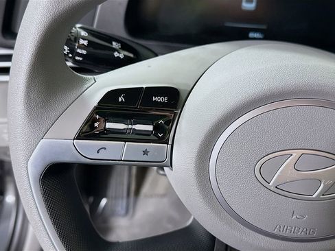 Certified 2024 Hyundai Elantra SE image 20