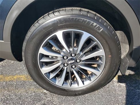 Used 2023 Lincoln Nautilus FWD image 7