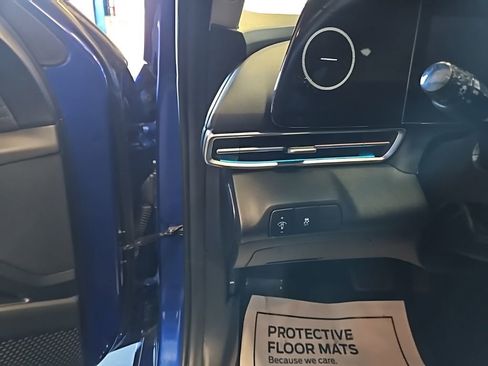 Used 2025 Hyundai Elantra SEL FWD image 18