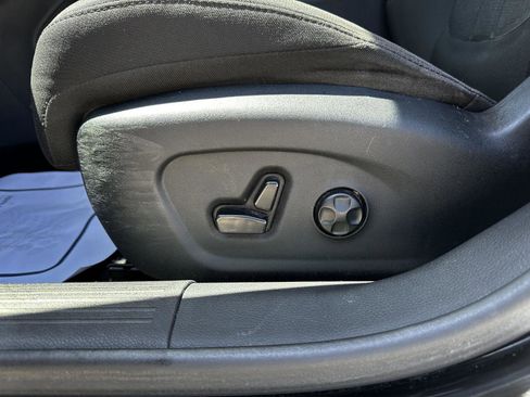 Used 2016 Chrysler 200 Limited w/ Convenience Group FWD image 8