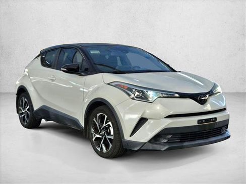 Used 2019 Toyota C-HR XLE image 3