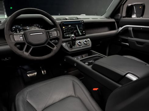 Used 2023 Land Rover Defender 110 AWD/4WD image 2