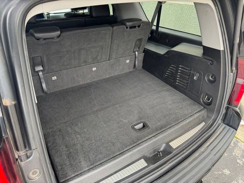 Used 2019 Chevrolet Suburban LT image 17