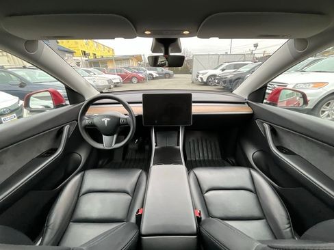 Used 2021 Tesla Model Y Long Range image 15