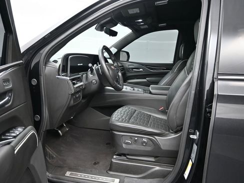 Certified 2024 Cadillac Escalade ESV V w/ LPO, ONYX Package AWD/4WD image 9