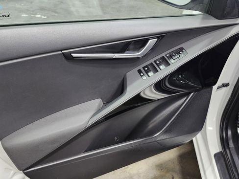 Used 2023 Kia Niro EX Touring image 25