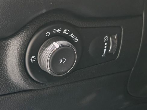 Certified 2021 Dodge Durango SXT image 13