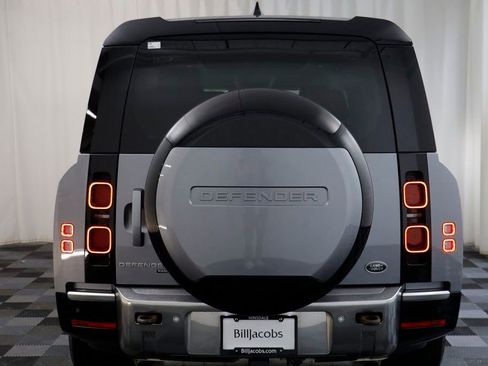 Used 2023 Land Rover Defender 130 SE image 18