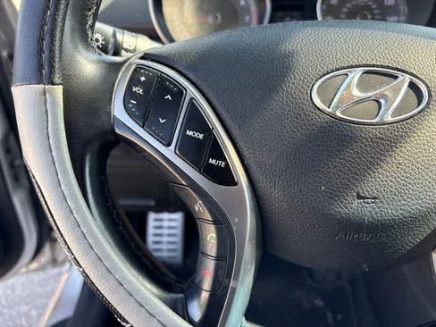 Used 2013 Hyundai Elantra GT w/ Touch & Go Pkg FWD image 12
